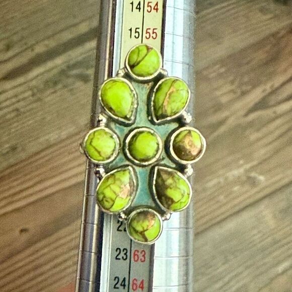 Unique Green Apple Turquoise Cluster Stone Ring Southwestern Size 8 New - Picture 3 of 6